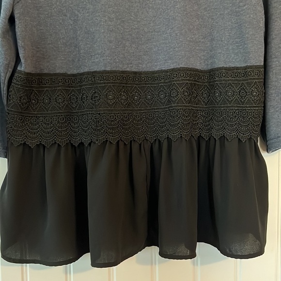 Entro boho Lace hem
 top L - Picture 3 of 6